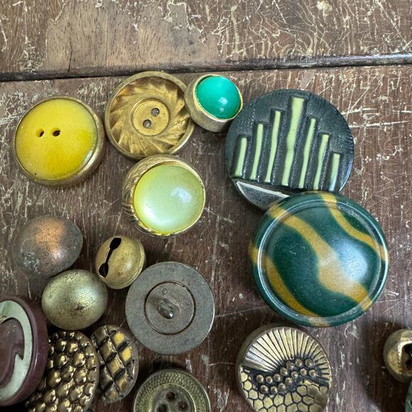 Antique Vintage Metal Brass Moonstone Marked Button Bundle Lot 8 Ounces - Picture 9 of 10
